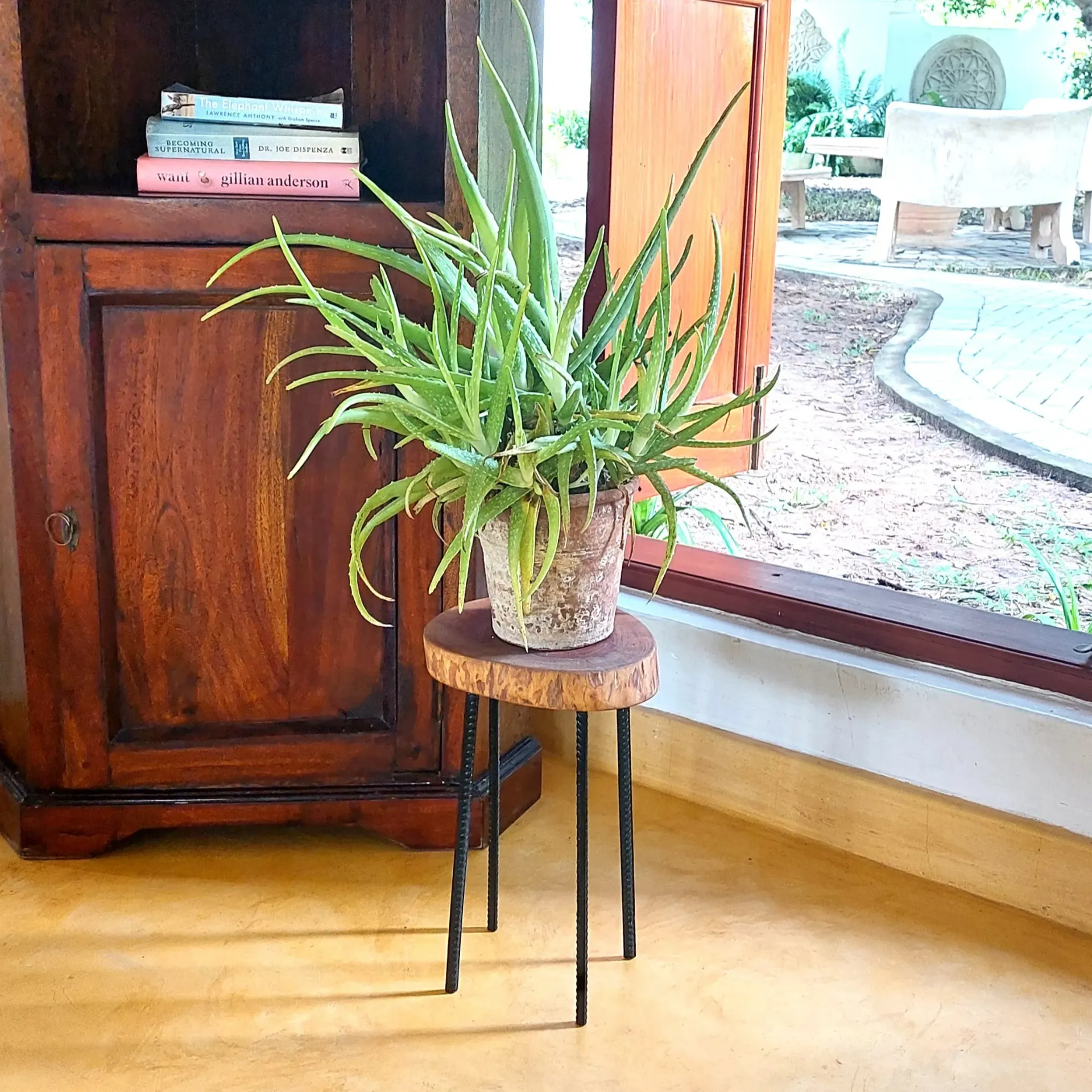 Pot Stand 'Lucy'